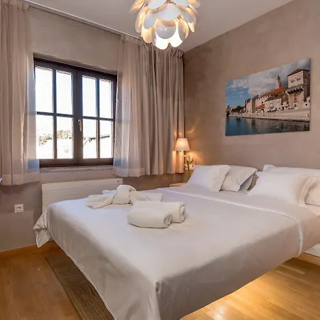 Guest house Luna Trogir